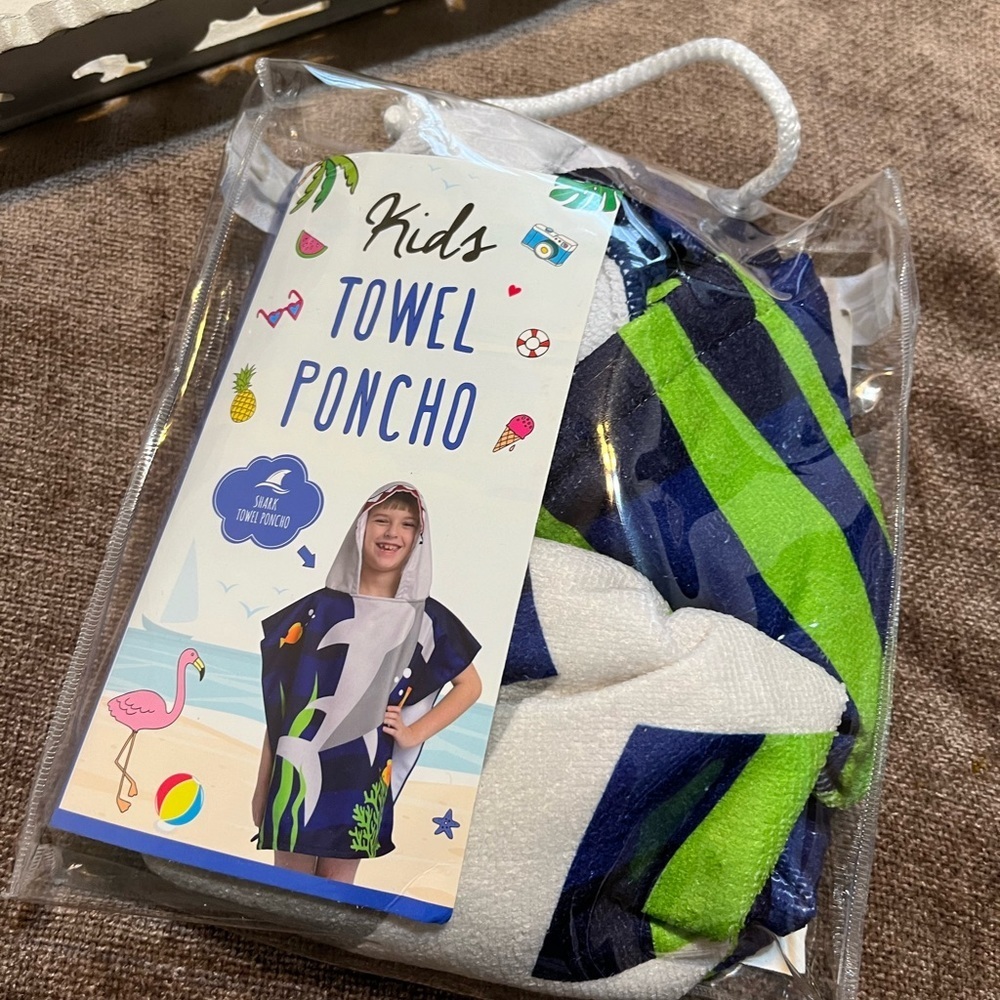 NWOT Kids Shark Towel Poncho- Size 4-8